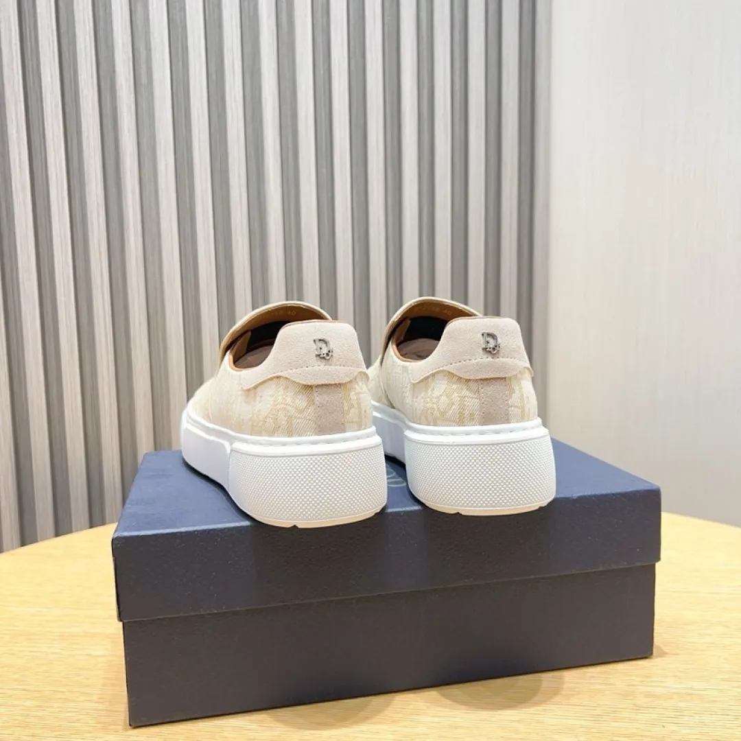Men's men's shoes💰P380💰[DIOR] Dior's new slip-on shoes🆕Exclusive hot-selling items✨Very comfortable on the feet, fine workmanship Material: Original fabric➕High-quality sheepskin lining + original wear-resistant outsole👍🏻Features: High-end and comfortable, purely handmade to create the perfect shoe that suits you best. Number of yards: 38–45